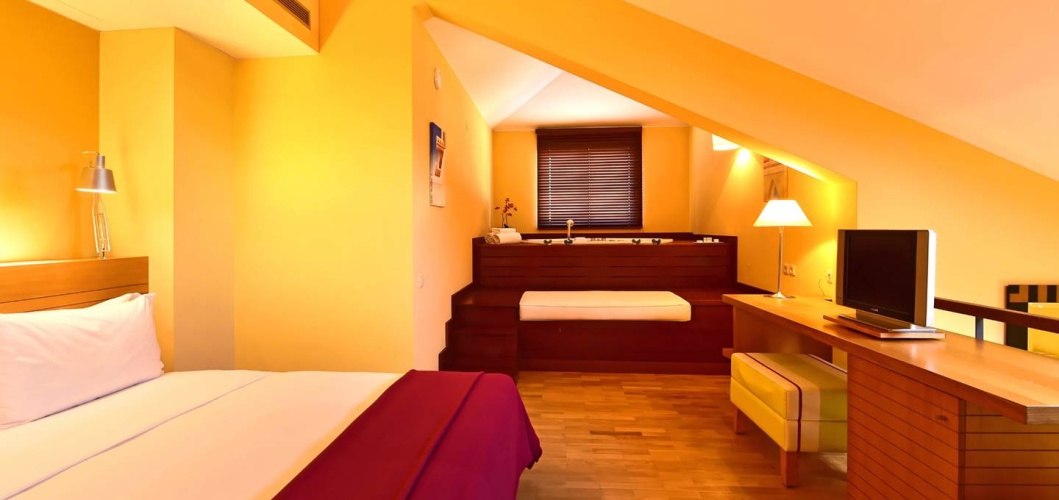 Double Suite with inland view