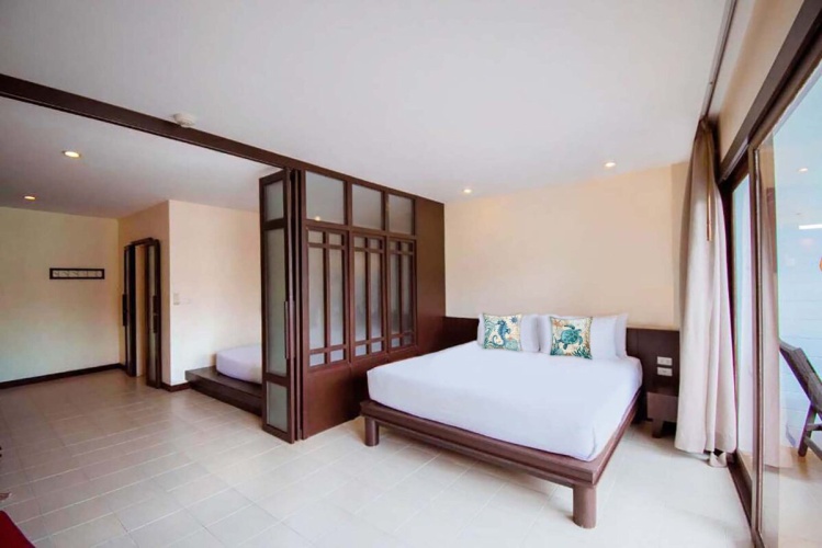 Pool Access Quadruple room with pool view