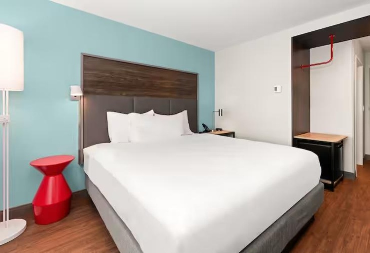 Mobility/Hearing Accessible with Tub Double room