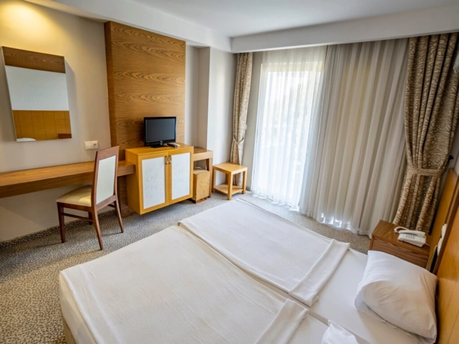 Standard Double room with partial sea view