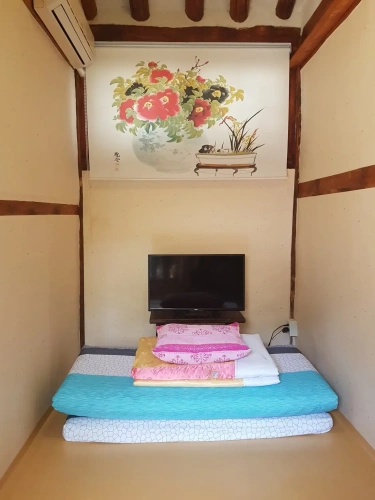 Single room with futons