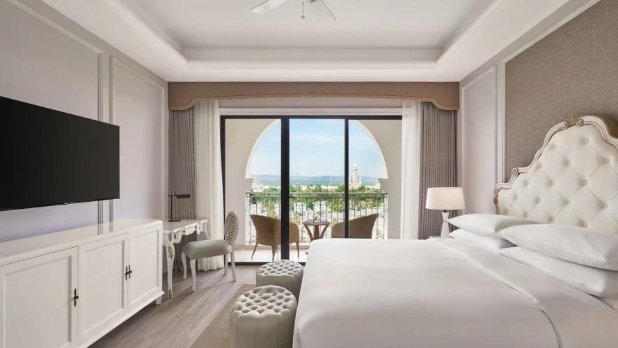1 Bedroom Senior Garden Double Suite with balcony and with garden view