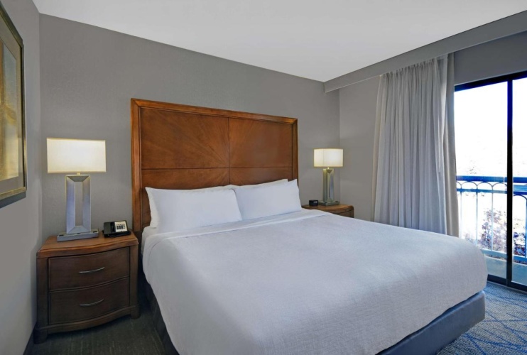 Embassy Suites by Hilton Detroit Livonia Novi photo 9
