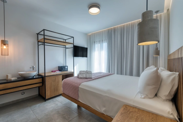 Classic Budget Annex Double room with partial sea view