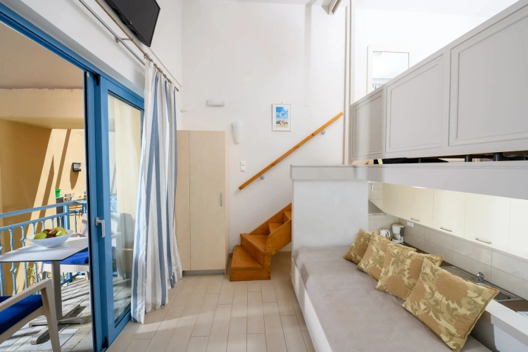 Superior Split Level Apartment