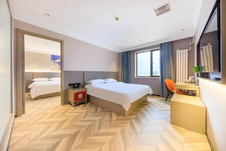 Family Friendly Quintuple Suite