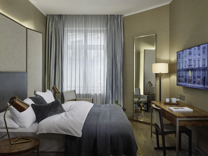 Double Dom with courtyard view