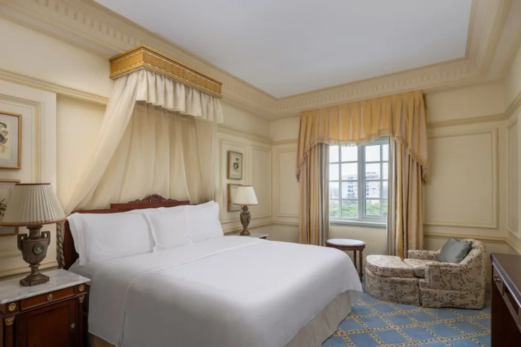 Manor Double Club Suite with City/Garden view