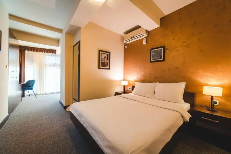 Keto Hotel