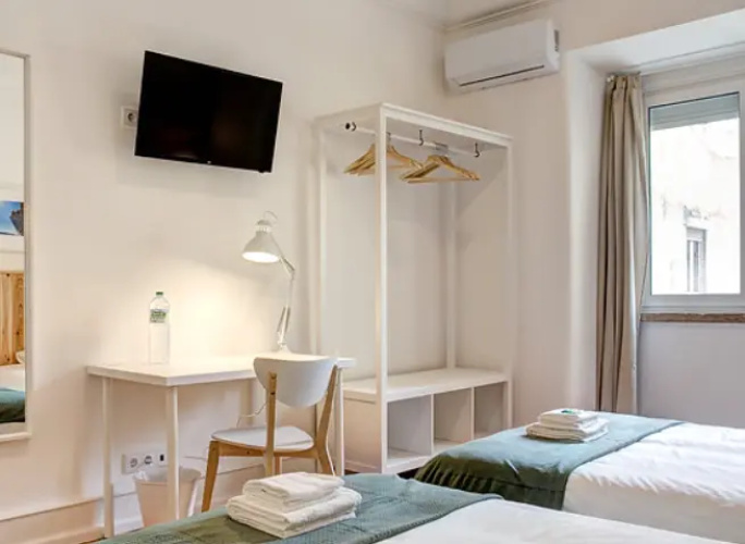 No. 202 Twin Suite (a part of an apartment)