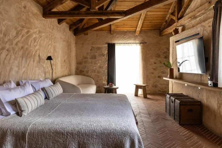 Design (Upper Floor) Double with Heated Private Pool Suite