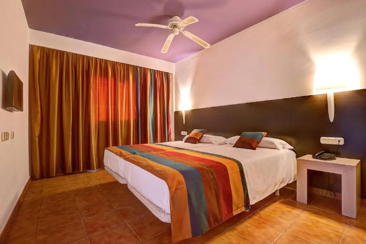 SBH Monica Beach Resort photo 9