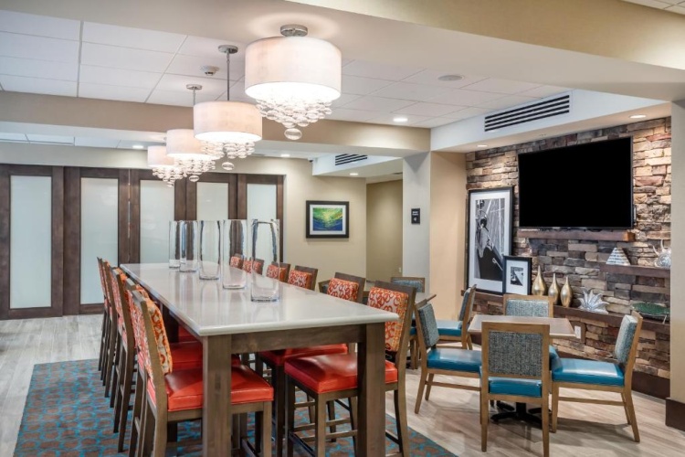 Hampton Inn Baltimore Bayview Campus photo 18