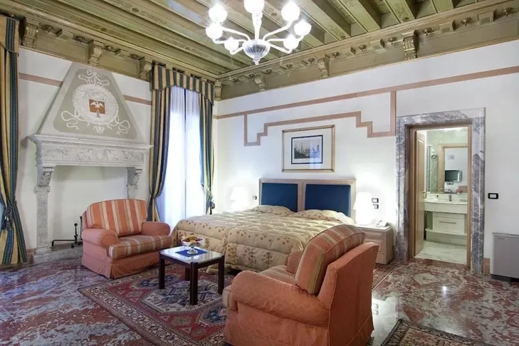 Foscari Suite with canal view