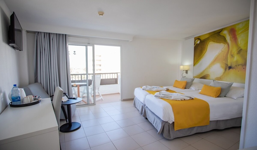 Superior Twin room with balcony