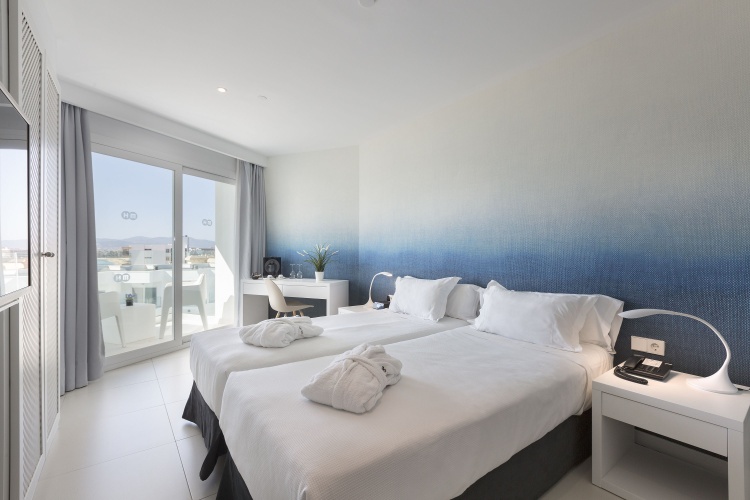 Premium Twin room with lateral sea view