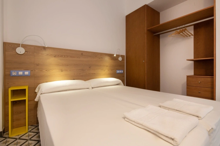 2 Bedrooms Apartment