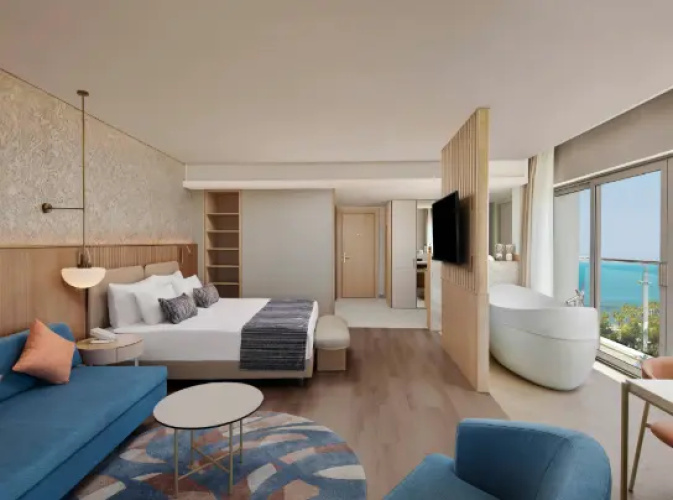 Corner Double Suite with sea view