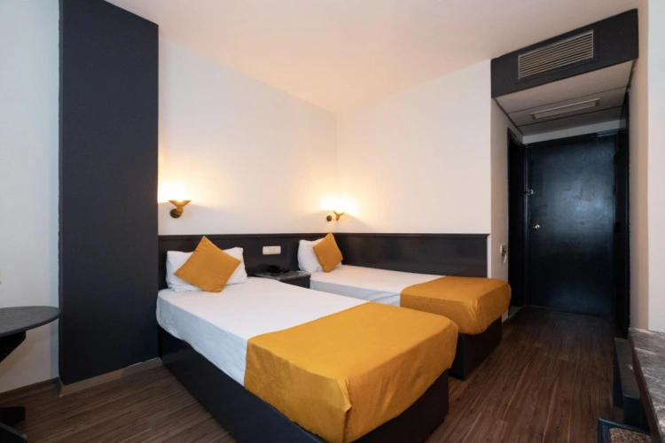 Standard Twin room with city view