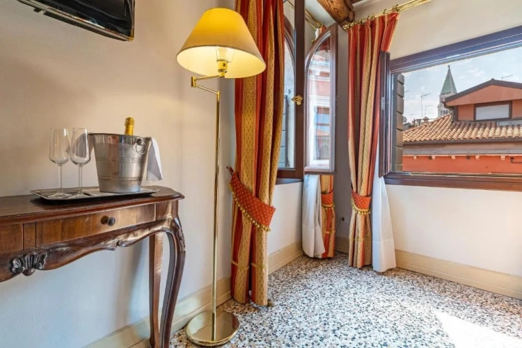Deluxe Double room with canal view