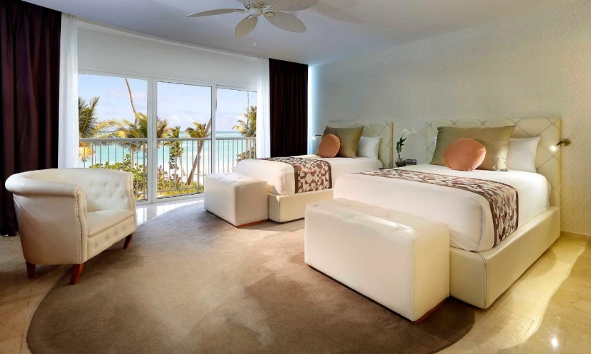 Signature Twin Suite with panoramic ocean view