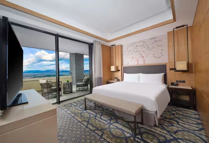 Deluxe Double Suite with lake view