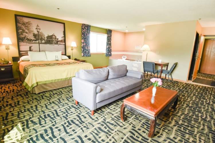 Deluxe Double Suite with Jetted Tub