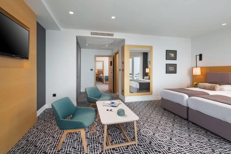Premium Skyline Suite with balcony and with sea view