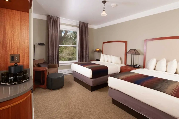 Deluxe ADA Quadruple room