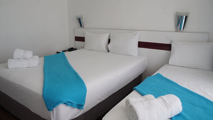 Standard Triple room with sea view