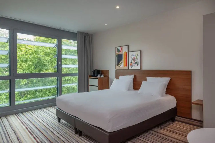 Spark by Hilton Lyon Ouest Hotel