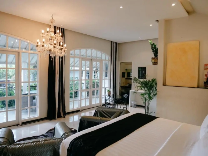 Classic Double Suite with pool view