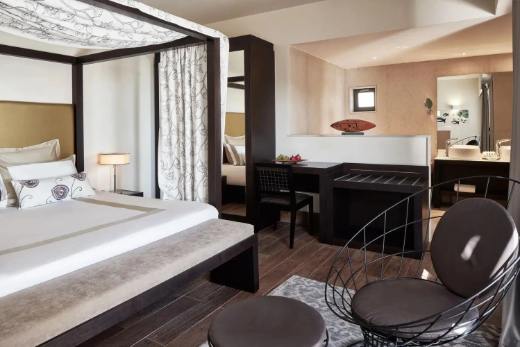 Prestige Private Pool Double Suite seafront