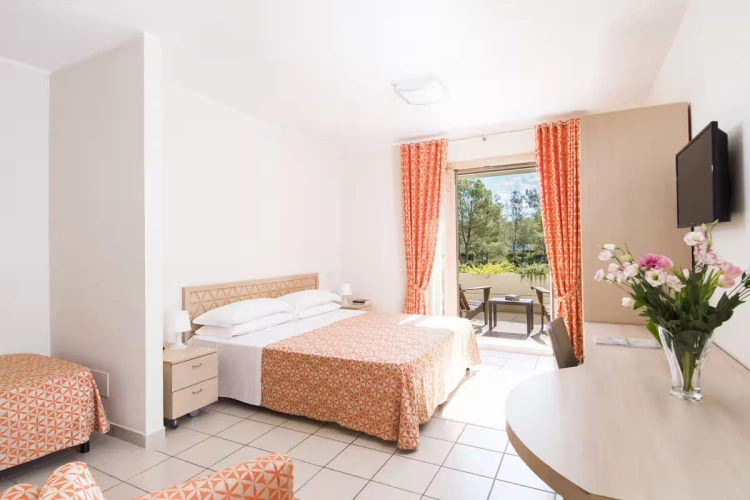 Deluxe Triple room with balcony