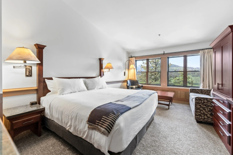 Sun Mountain Lodge