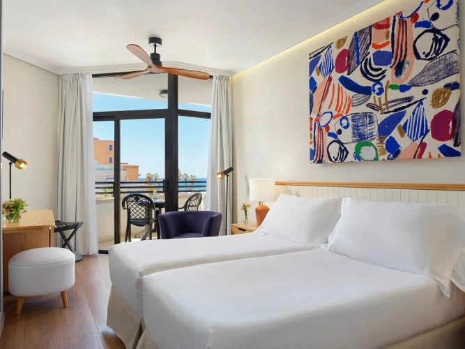 Twin room with sea view