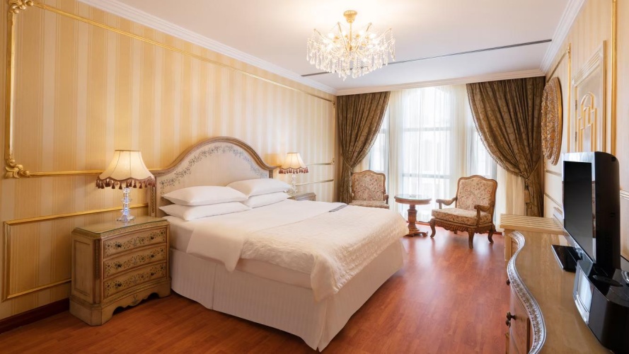 2 Bedrooms Royal High Floor Suite