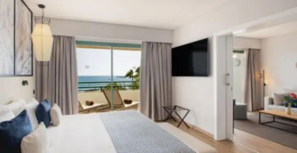 Master Double Preferred Club Suite with ocean view