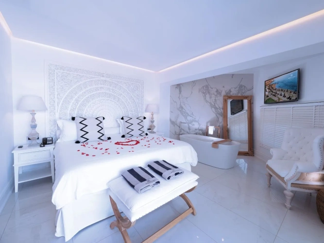Island Honeymoon Jacuzzi Double Suite seafront