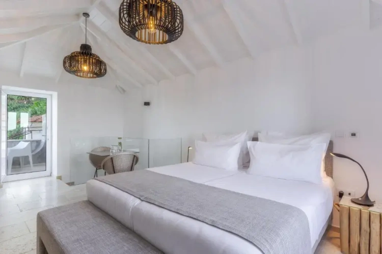 Standard Double room with partial sea view