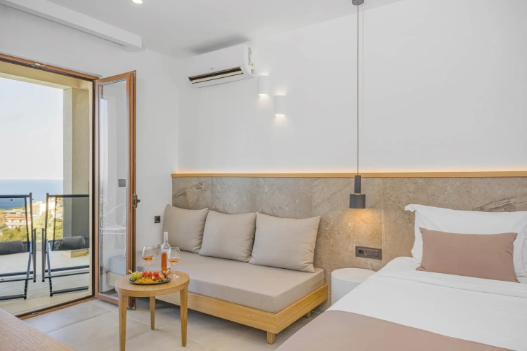 Elegant Superior Twin room with sea view