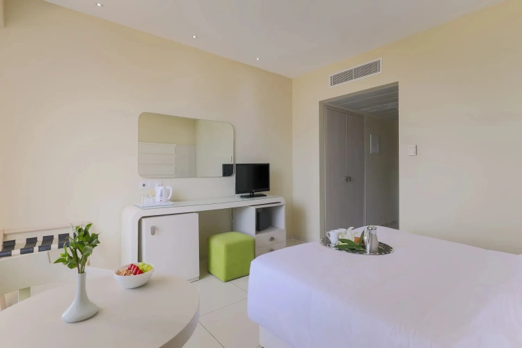 Standard Twin room with sea view