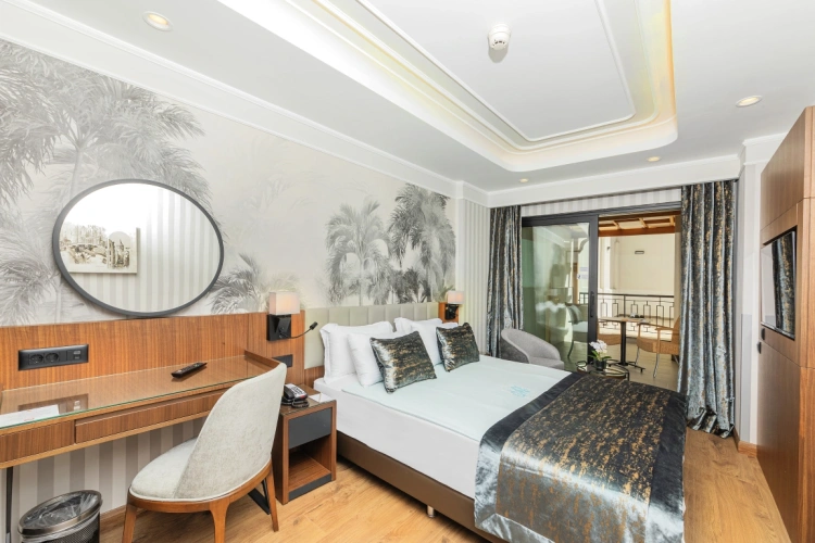 Lower Double room with balcony