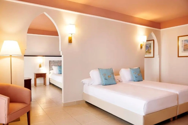 Twin Junior Suite with partial sea view