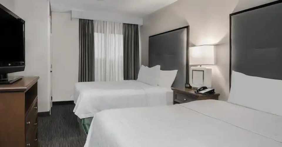 2 Bedrooms Mobility Access Sextuple Suite