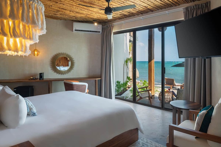 Lower Double room beachfront
