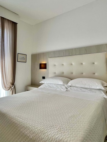 Classic Twin room with sea view