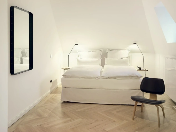 M Double room