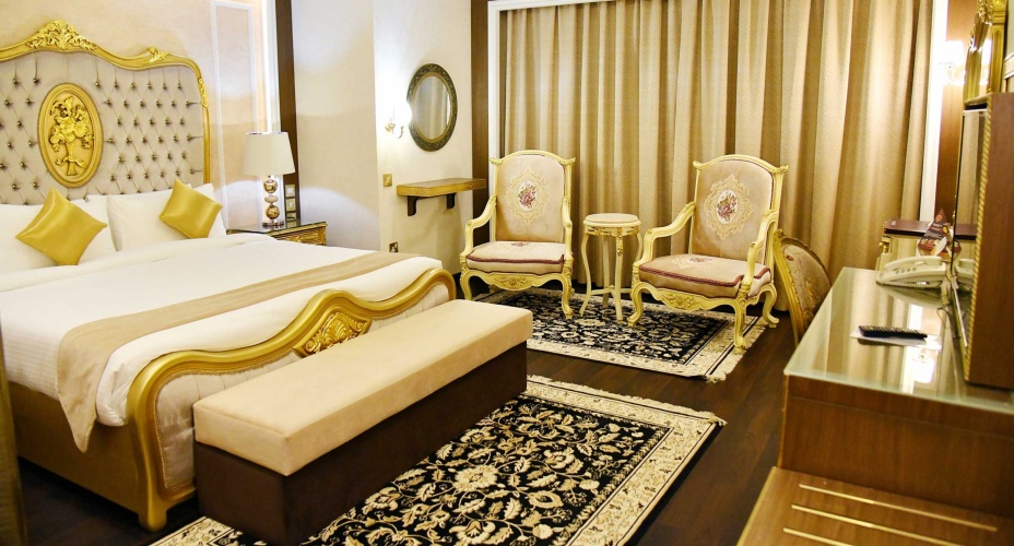 Royal Diplomatic Double Suite
