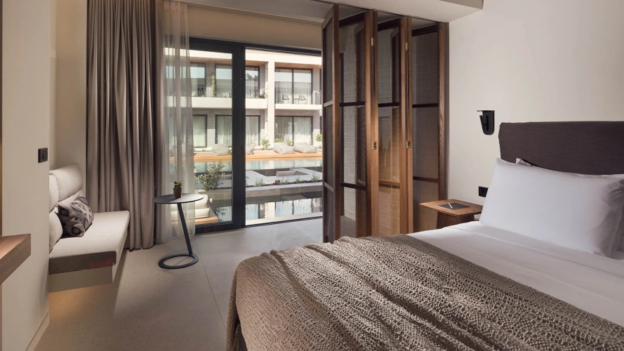 Shared Pool Superior Double Suite